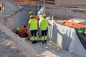 Cau un obrer en l'obra d'uns xalets a Bétera Cau un obrer en l'obra d'uns xalets a Bétera