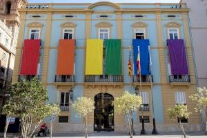 Façana de la Diputació de València amb els colors de la bandera LGTBI Façana de la Diputació de València amb els colors de la bandera LGTBI