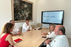 Luis Castillo y Carlos Bosch se reúnen con la concejala de turismo de Alicante, Ana Poquet