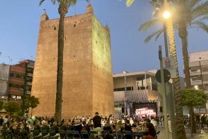 Las filás y comparsas de Torrent presentan el cartel para las fiestas de Moros y Cristianos 2023 - (foto 7)