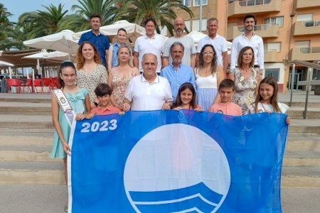 Las banderas azules ya ondean en las playas del Morrongo y la Caracola