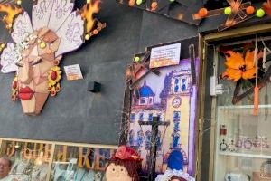 El jurado del concurso de escaparates visita los comercios engalanados de Hogueras y valora su ’originalidad, calidad e ingenio’ - (foto 3)