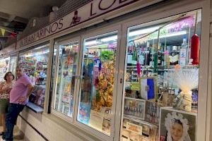 El jurado del concurso de escaparates visita los comercios engalanados de Hogueras y valora su ’originalidad, calidad e ingenio’ - (foto 5)