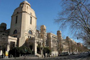 Las investigadoras de la Universitat de València publican un 12,31% más de artículos científicos que el año pasado