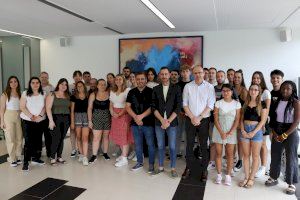 El Ayuntamiento de Mislata recibe a 29 jóvenes para realizar prácticas formativas durante el verano