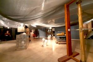 La rectora inaugura en el MUA l’exposició ‘Després de la UA’ - (foto 4)