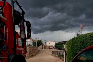 Calor, raigs i rebentades càlides: El còctel perfecte per als incendis que s'espera aquest dimarts