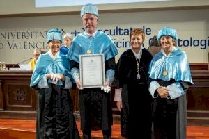 El diputat nacional Óscar Clavell és investit doctor per la Universitat de València