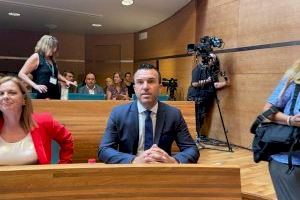 Ple d'infart i amb sorpresa final: El PP arrabassa la Diputació de València a l'esquerra - (foto 3) Ple d'infart i amb sorpresa final: El PP arrabassa la Diputació de València a l'esquerra - (foto 3)