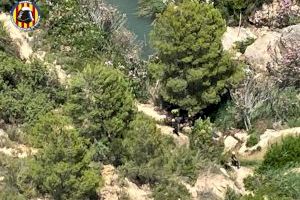 VIDEO | Rescatan a un hombre tras sufrir una lesión en la Cueva del Turche de Buñol - (foto 2) VIDEO | Rescatan a un hombre tras sufrir una lesión en la Cueva del Turche de Buñol - (foto 2)