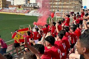 La Banda de l'Associació Musical Artística Nulense presenta l'Himne CF Nules