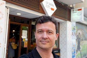 El candidato de Almería de Recortes Cero apoya el pequeño comercio en el día de reflexión