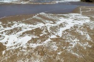 Reobrin les platges del Puig després de quatre dies tancades per un abocament d'origen desconegut
