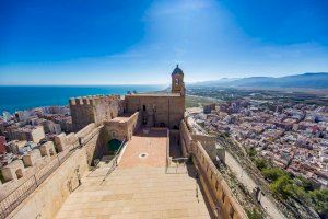 Qué hacer en Cullera durante este verano: patrimonio, playa e historia