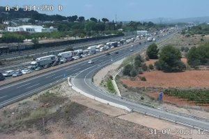 Atasco en la A-3 en la zona de Chiva