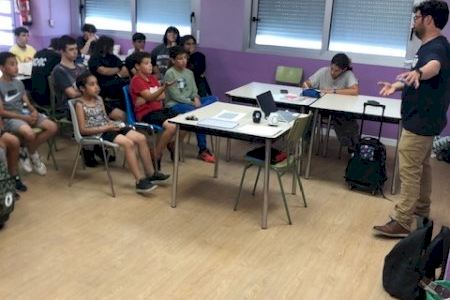 Quart de Poblet previene la adicción a las tecnologías entre los menores vulnerables