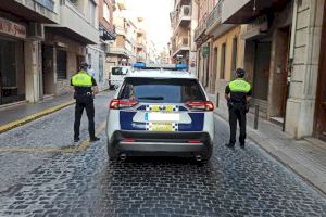 La rápida intervención de la Policía Local de Sueca evita que una persona se autolesionara