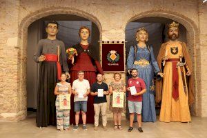 Vila-real uneix defensa de la tradició i solidaritat en el 10é aniversari de la recuperació dels seus gegants Vila-real uneix defensa de la tradició i solidaritat en el 10é aniversari de la recuperació dels seus gegants