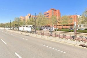 Ferit un jove de 20 anys després de ser atropellat per un tramvia a València Ferit un jove de 20 anys després de ser atropellat per un tramvia a València