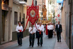 Nules vive el día grande de Sant Bartomeu con una multitudinaria procesión