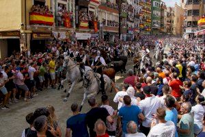 Una veloç Entrada de Bous i Cavalls ha recorregut per quart dia el centre de Segorbe