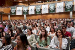 Los 2.300 nuevos alumnos de grado, llamados a descubrir un “sentido de vida” para alcanzar la “libertad plena” Los 2.300 nuevos alumnos de grado, llamados a descubrir un “sentido de vida” para alcanzar la “libertad plena”
