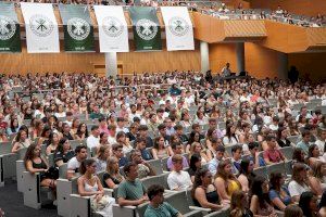 Los 2.300 nuevos alumnos de grado, llamados a descubrir un “sentido de vida” para alcanzar la “libertad plena” - (foto 2) Los 2.300 nuevos alumnos de grado, llamados a descubrir un “sentido de vida” para alcanzar la “libertad plena” - (foto 2)