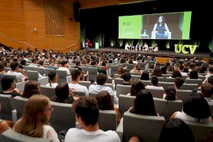 Los 2.300 nuevos alumnos de grado, llamados a descubrir un “sentido de vida” para alcanzar la “libertad plena” - (foto 3) Los 2.300 nuevos alumnos de grado, llamados a descubrir un “sentido de vida” para alcanzar la “libertad plena” - (foto 3)