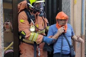 Ascienden a nueve los heridos en el incendio de una vivienda en Alfafar en el que ha fallecido una persona