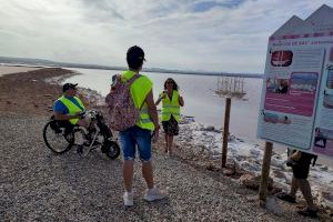 El bloguero Miguel Nonay, fundador del blog Viajerossinlimite, participa en una visita guiada a las Salinas de Torrevieja - (foto 4)