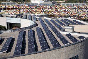 L'UJI tanca l'estiu amb el menor consum energètic dels últims 20 anys malgrat créixer un 42% la superfície construïda al campus - (foto 2)