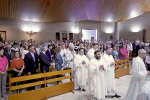 Monseñor Benavent celebra la misa solemne del 50 aniversario de la parroquia Nuestra Señora del Buen Consejo de Torrent