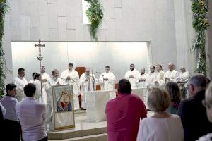 Monseñor Benavent celebra la misa solemne del 50 aniversario de la parroquia Nuestra Señora del Buen Consejo de Torrent - (foto 3)