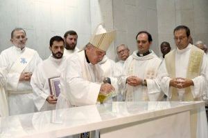 Monseñor Benavent celebra la misa solemne del 50 aniversario de la parroquia Nuestra Señora del Buen Consejo de Torrent - (foto 4)