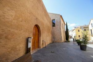 Riba-roja de Túria aprueba el uso de pictogramas en 23 edificios y espacios de interés para las personas con discapacidad