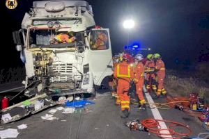 Greu accident a Vallada al xocar dos camions
