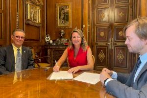 La alcaldesa de Castellón, Begoña Carrasco, firma la aceptación del cargo de patrono de la Fundación Dávalos Fletcher La alcaldesa de Castellón, Begoña Carrasco, firma la aceptación del cargo de patrono de la Fundación Dávalos Fletcher
