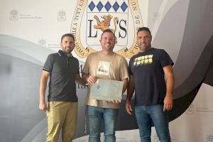 Dos vecinos de Burriana encuentran en una casa a punto de demolerse documentos históricos sobre el Nules CF