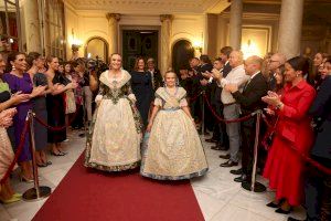Valencia proclama a sus Falleras Mayores 2024, Mª Estela Arlandis y Marina García