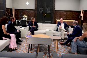 Català escenifica el suport de València a l'ampliació del Port en una reunió amb empresaris - (foto 2) Català escenifica el suport de València a l'ampliació del Port en una reunió amb empresaris - (foto 2)