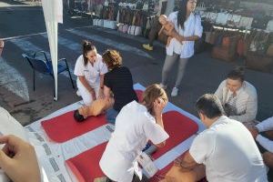 El equipo de enfermería del Centro de Salud de l’Alfàs enseña a la población técnicas de reanimación cardiopulmonar El equipo de enfermería del Centro de Salud de l’Alfàs enseña a la población técnicas de reanimación cardiopulmonar