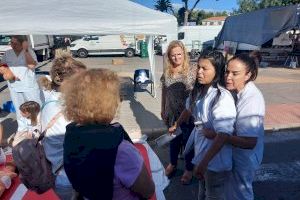 El equipo de enfermería del Centro de Salud de l’Alfàs enseña a la población técnicas de reanimación cardiopulmonar - (foto 2) El equipo de enfermería del Centro de Salud de l’Alfàs enseña a la población técnicas de reanimación cardiopulmonar - (foto 2)