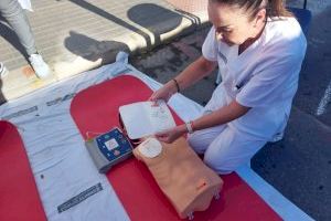 El equipo de enfermería del Centro de Salud de l’Alfàs enseña a la población técnicas de reanimación cardiopulmonar - (foto 4) El equipo de enfermería del Centro de Salud de l’Alfàs enseña a la población técnicas de reanimación cardiopulmonar - (foto 4)