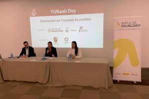 La secretària autonòmica de Turisme inaugura la jornada TUR4all Day de Gandia