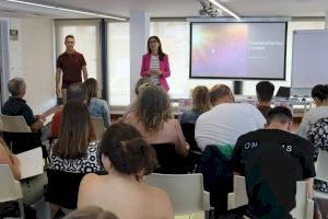 El curso ‘Neuromarketing y ventas’ organizado por Empleo y Avibe reúne a una treintena de personas en El Torrejó El curso ‘Neuromarketing y ventas’ organizado por Empleo y Avibe reúne a una treintena de personas en El Torrejó