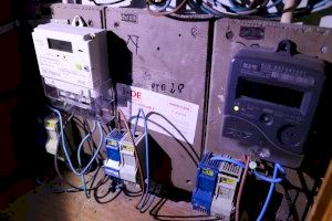 La Policía Local de Valencia desconecta 40 conexiones ilegales a la red eléctrica en Orriols