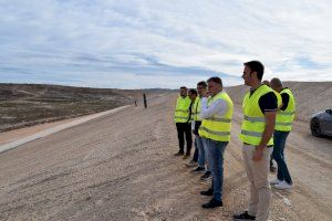 El alcalde de Villena visita las obras de sellado y remodelación de la planta de tratamiento de residuos