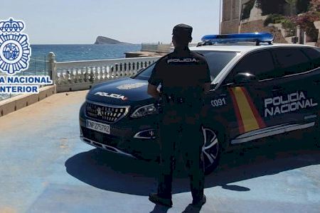 Oleada de robos a punta de pistola en hoteles de Benidorm: hay una ladrona detenida y otro a la fuga Oleada de robos a punta de pistola en hoteles de Benidorm: hay una ladrona detenida y otro a la fuga