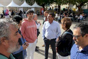 El Campus d’Ontinyent dóna la benvinguda a l’alumnat universitari amb una fira amb stands, música i animació El Campus d’Ontinyent dóna la benvinguda a l’alumnat universitari amb una fira amb stands, música i animació