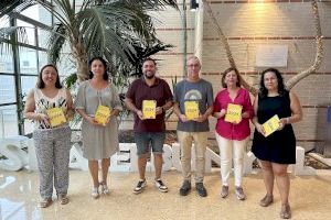 RAFELBUNYOL ENTREGA 1100 AGENDES ESCOLARS CONTRA LA VIOLÈNCIA DE GÈNERE